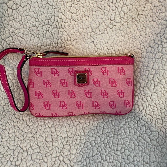 💯 Authentic Pink Dooney and Burke wristlet